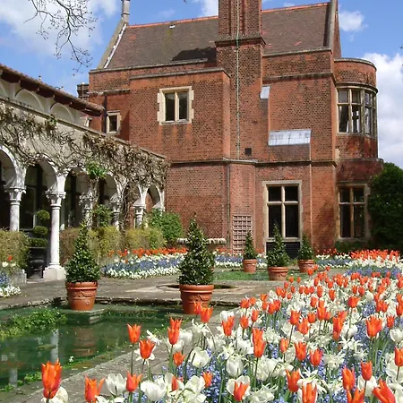 Warren House Kingston upon Thames (Greater London)
