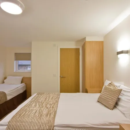 Hotel Queens London