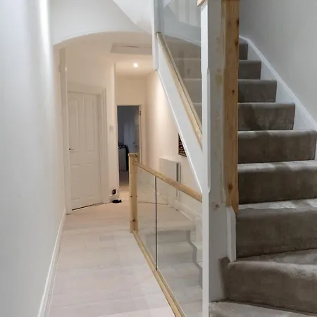 3 Bed House In The Heart Of Palmers