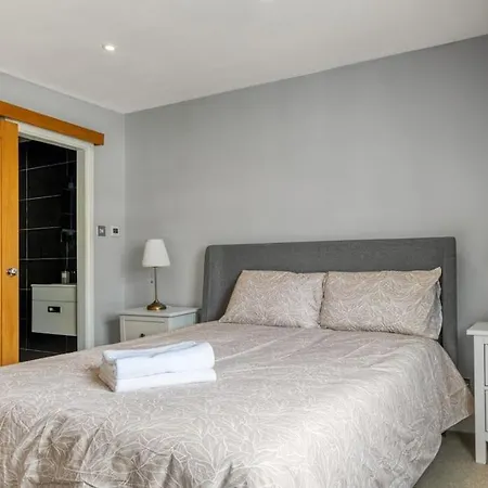 Apartment Modern 2 Bed 2 Bath Chelsea