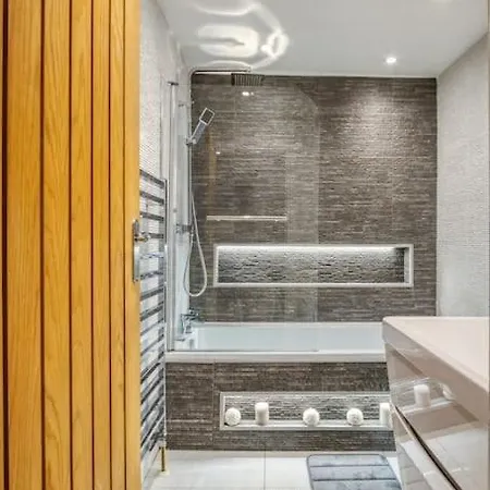 Modern 2 Bed 2 Bath Chelsea London