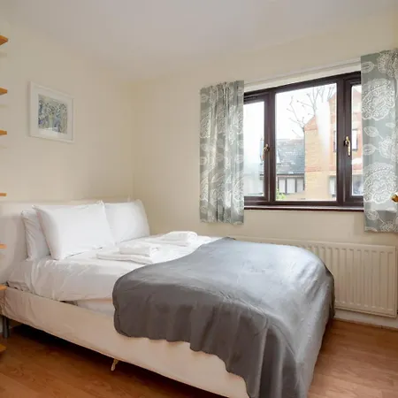 Guest house Guestready - 4br In Surrey Quays Canada Water London