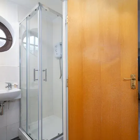 Guestready - 4br In Surrey Quays Canada Water London