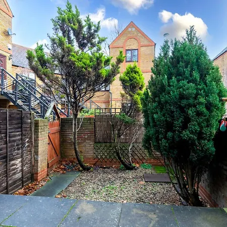 Guest house Guestready - 4br In Surrey Quays Canada Water *