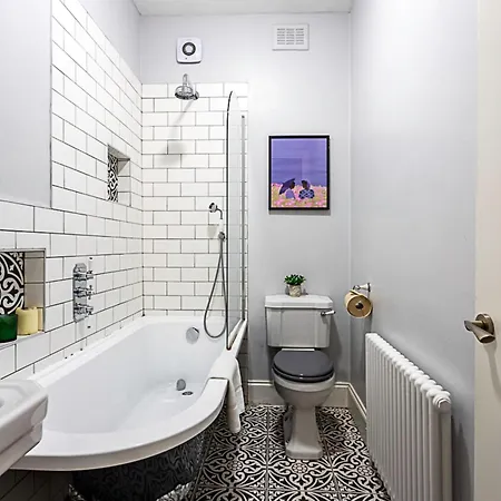 Modern And Spacious Colliers Wood London
