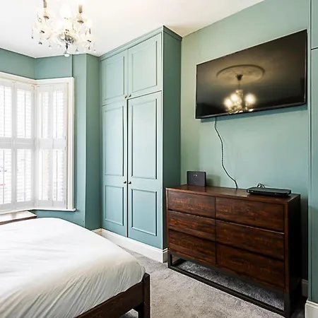 Apartment Modern And Spacious Colliers Wood