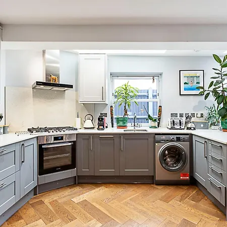 Apartment Modern And Spacious Colliers Wood London
