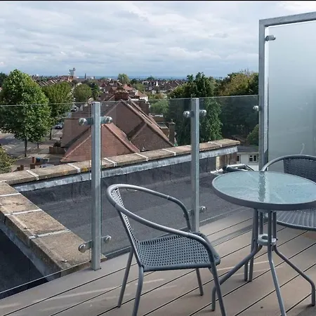 Apartment Newly Refurbished 2 Bed With Fantastic View