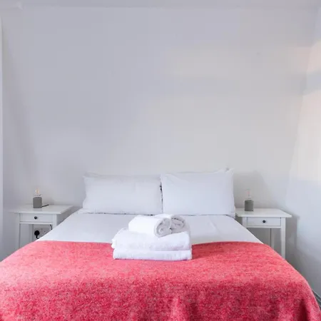 Apartment Newly Refurbished 2 Bed With Fantastic View