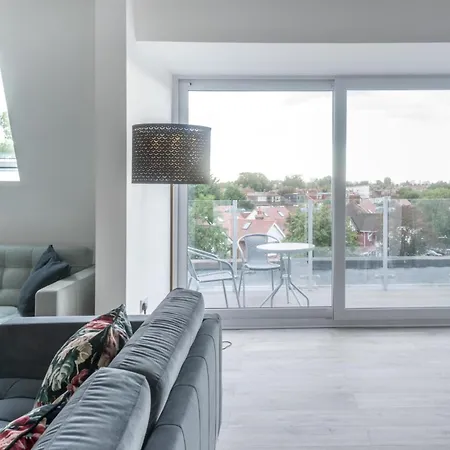 Newly Refurbished 2 Bed With Fantastic View
