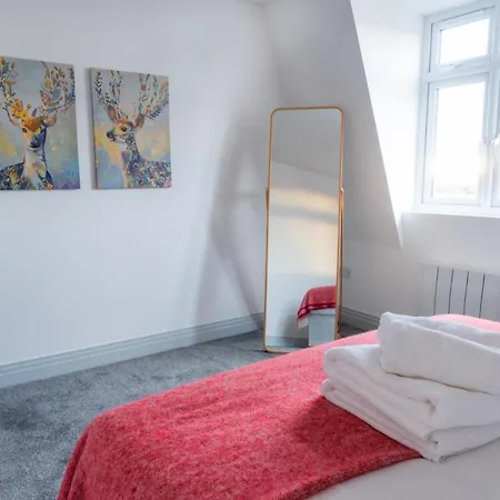 Apartment Newly Refurbished 2 Bed With Fantastic View