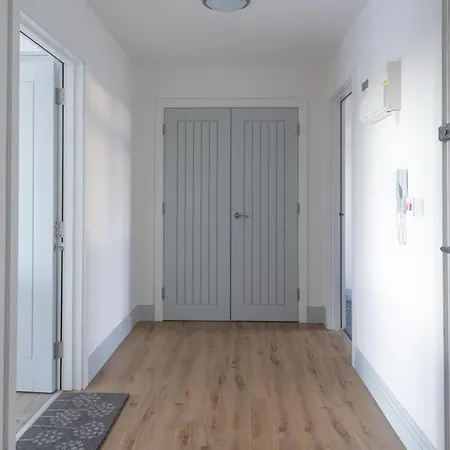Newly Refurbished 2 Bed With Fantastic View