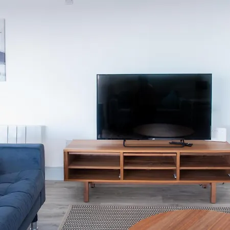 Apartment Newly Refurbished 2 Bed With Fantastic View