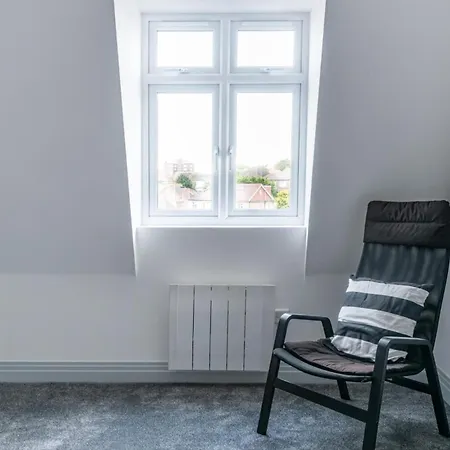 Apartment Newly Refurbished 2 Bed With Fantastic View *
