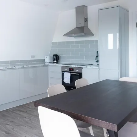 Apartment Newly Refurbished 2 Bed With Fantastic View London
