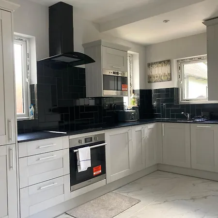 Holiday home Highfield With Free Parkings, Surbiton, Kingston Upon Thames, Surrey, Greater London , Uk Surbiton