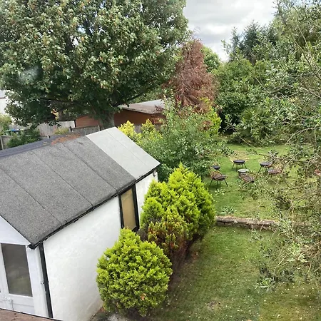 Holiday home Highfield With Free Parkings, Surbiton, Kingston Upon Thames, Surrey, Greater London , Uk