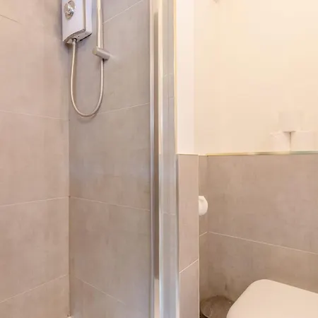 Bright 3 Bedroom House Near King's Cross Stpancras Holiday home London