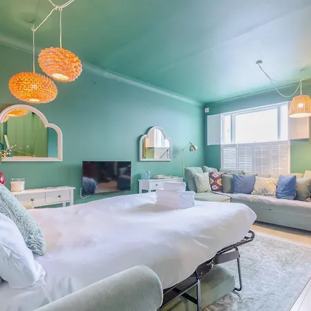 Bright 3 Bedroom House Near King's Cross Stpancras Holiday home