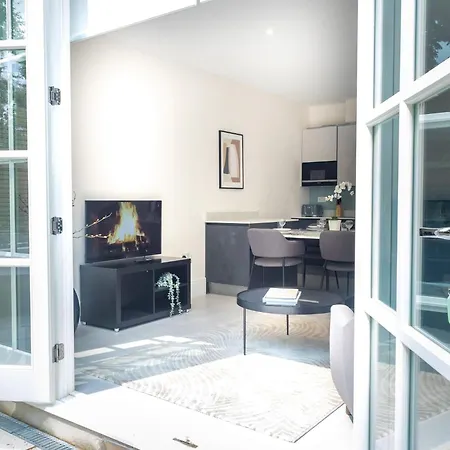 Premier Near Camden Markets Very Close To Tube Stations By Sojo *