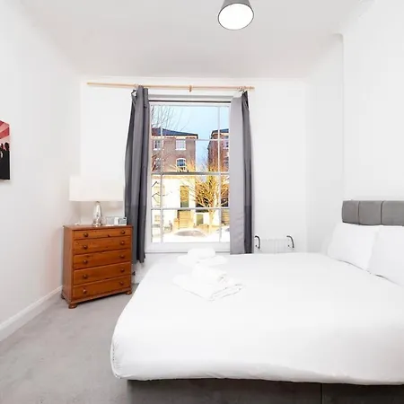Spacious Minimalist 1br Flat In