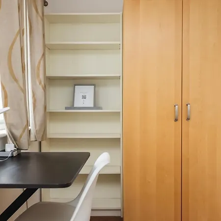 Apartment Vibrant Clapham Double Bedroom *