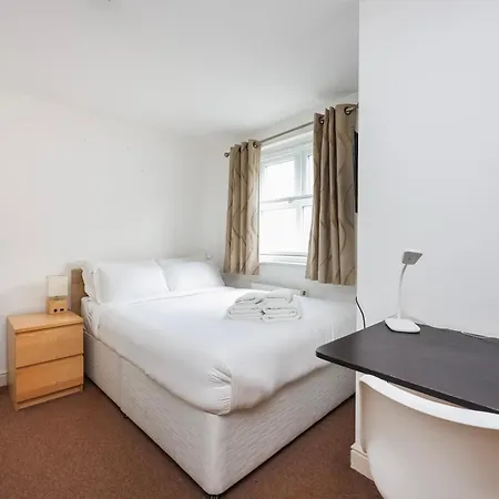 Apartment Vibrant Clapham Double Bedroom London