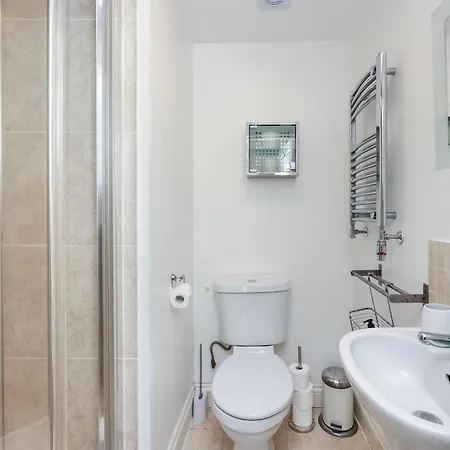 Apartment Vibrant Clapham Double Bedroom *
