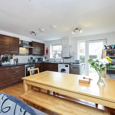 Apartment Vibrant Clapham Double Bedroom *