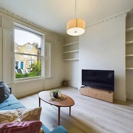 Pass The Keys Modern In East Apartment *