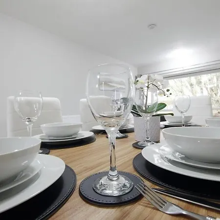 公寓 Stylish 2br Retreat - Near Station, Free Parking *