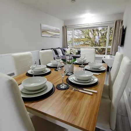 Stylish 2br Retreat - Near Station, Free Parking 公寓 *