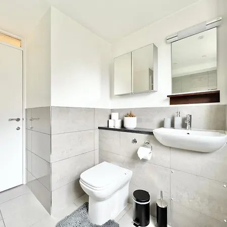 Apartment Weekly Or Monthly - Relocation & Business - 4 Guests - By Hofin Stays Short Lets & Serviced London