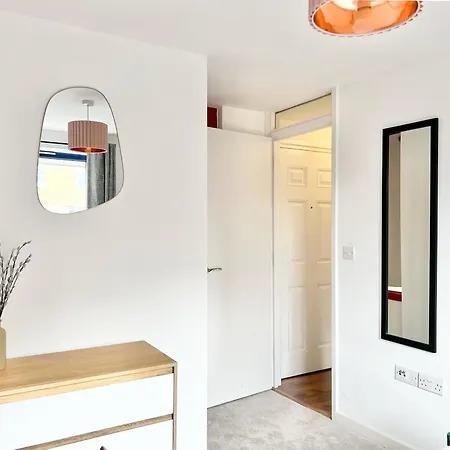 Apartment Weekly Or Monthly - Relocation & Business - 4 Guests - By Hofin Stays Short Lets & Serviced *