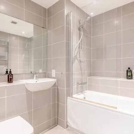 Funky 1bd High-rise Flat Wcity Views Angel! Apartment