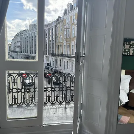 Charming Large With Balcony Apartment London
