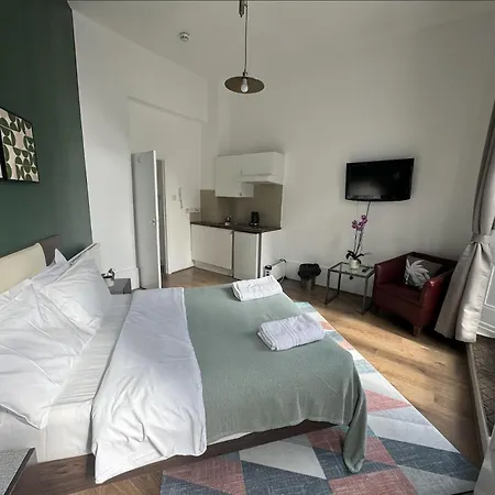 Charming Large With Balcony Apartment