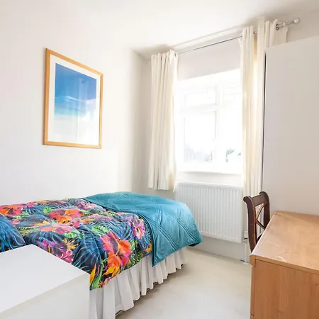 Homestay Wavertree House London