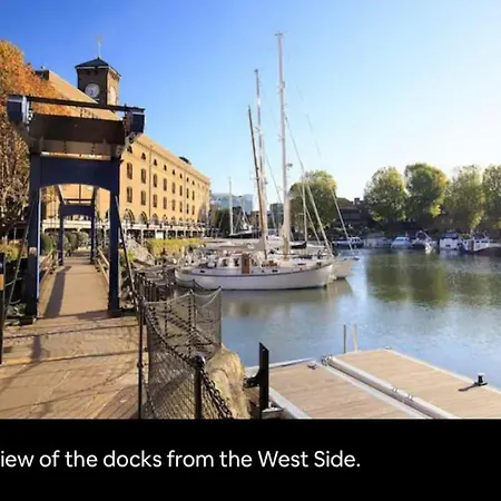 Historic Dutch Barge, Idyllic Location London