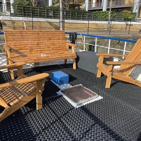 Botel Historic Dutch Barge, Idyllic Location *