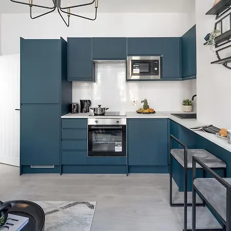 3 Bed New House ! Perfect Location- 5 Minutes From Tube Station