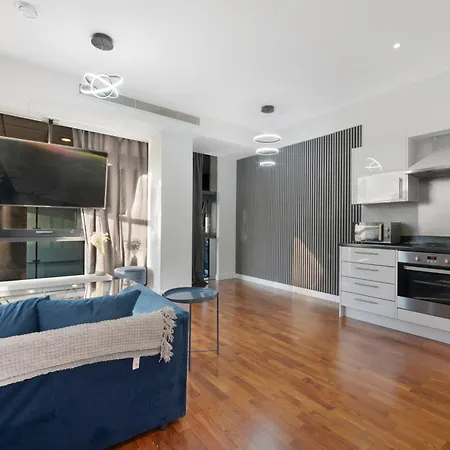 Riverside 2 Bedroom Stratford * London