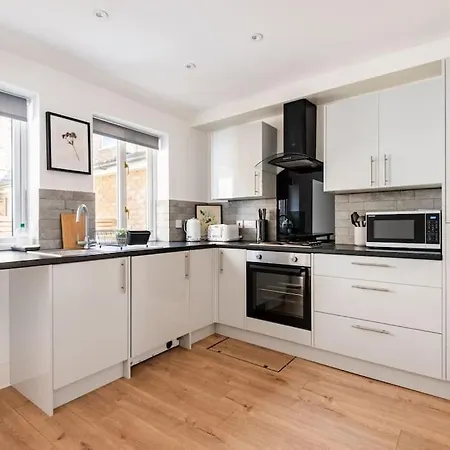 2bd Mews House, Wanstead *