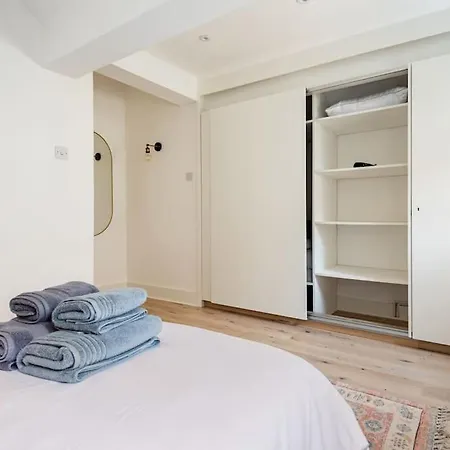 2bd Mews House, Wanstead London