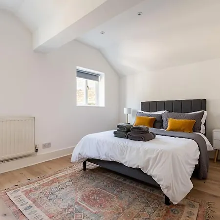 2bd Mews House, Wanstead *