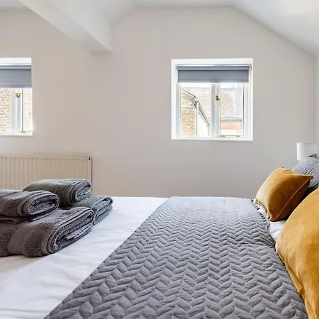 2bd Mews House, Wanstead