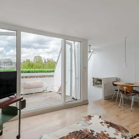 Apartment Light-filled Primrose Hill Rooftop Retreat