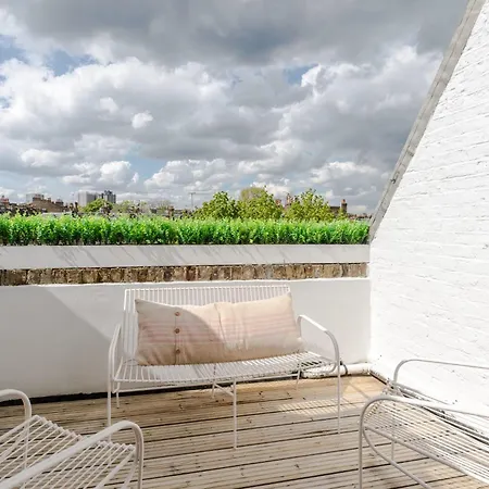 Light-filled Primrose Hill Rooftop Retreat Apartment London