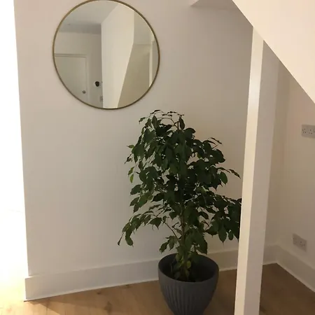 2bd Mews House, Wanstead *