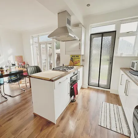 Urban Oasis Entire House 3 Beds 2 Living Expansive Garden * Eltham
